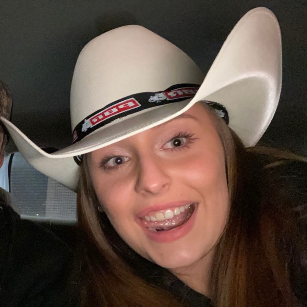 Meet your Posher, Anika